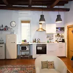 vicolo del Cedro 6